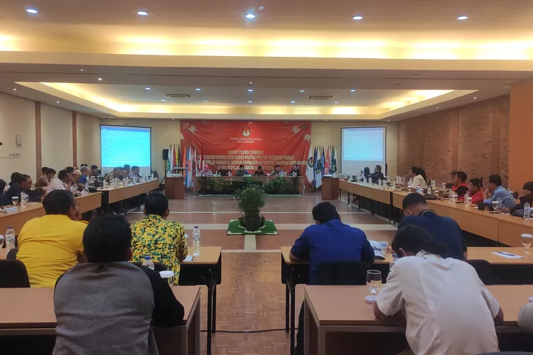 Suasana pengumuman penetapan perolehan kursi dan anggota terpilih DPRD Kota Bogor periode 2024-2029 yang diselenggarakan KPU Kota Bogor. 