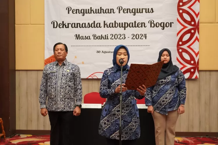 Pengurus Dekranasda Kabupaten Bogor Periode 2023-2024 resmi dikukuhkan di Hotel Bigland Sentul, Babakan Madang, Jumat, 30 Agustus 2024. (Humas Pemkab Bogor)