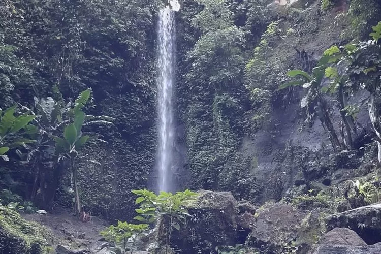 Salah satu tempat wisata alam di Tampaksiring Bali untuk mencari ketenangan saat Liburan yaitu Air Terjun Melayang. (Instagram : bali_culturetours)