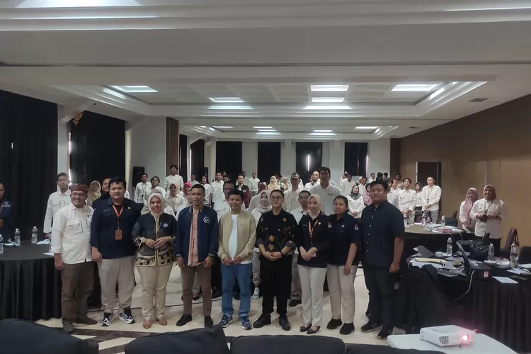 KPU Kota Bogor menggelar rapat kerja dan bimtek kepada PPK dan PPS se-Kota Bogor. Mereka diminta untuk aktif di Medsos mensosialisasikan tahapan-tahapan Pilkada 2024.