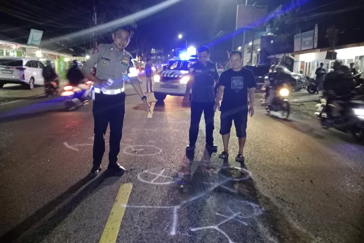 Polisi melakukan olah TKP kecelakaan lalu lintas di Jalan Raya Bogor Ciawi Sukabumi, Desa Watesjaya, Kecamatan Cigombong, Kabupaten Bogor. (Polres Bogor)