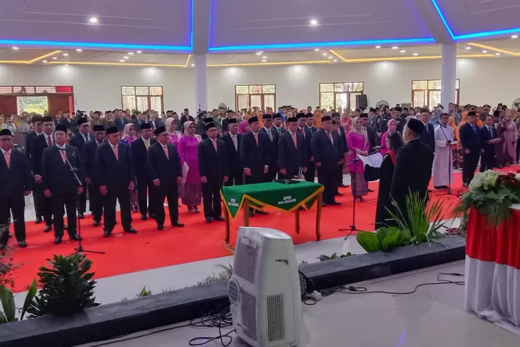 para anggota DPRD Kota Sukabumi periode 2024-2029 ikrarkan sumpah jabatan sebagai janji bakti buat masyarakat (Satiri)