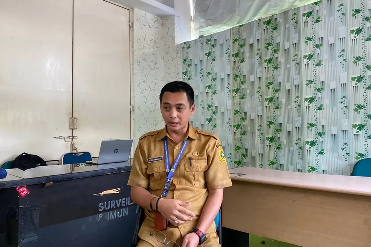 Ketua Tim Surveilans dan Imunisasi Dinkes Kabupaten Bogor Luki Gema Safari (Devina)