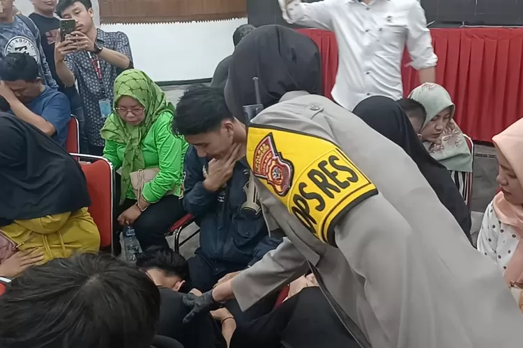 Polres Sukabumi Kota mengembalikan pemuda geng motor yang ditangkap saat hendak tawuran (Satiri)