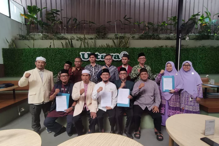 Foto bersama jajaran FKOI Kota Bogor usai menyampaikan 9 kriteria pemimpin terbaik di Pilkada 2024 Kota Bogor. 