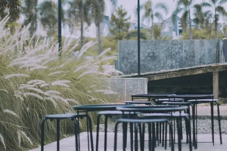 Salah satu cafe di dekat Stadion Pakansari Cibinong yang cocok untuk jadi tempat nongkrong yaitu Enchante Coffee. (Instagram : enchante.coffee)