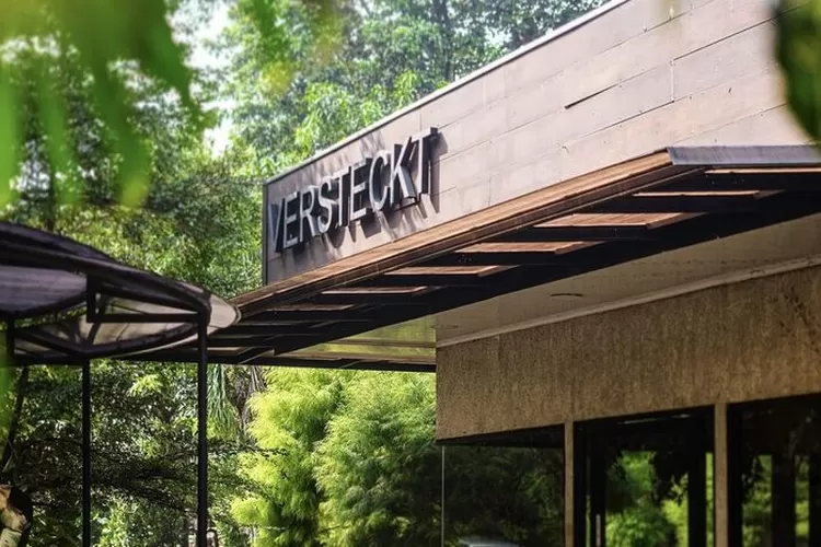 Salah satu rekomendasi Cafe di sekitar Cibinong yang sangat nyaman untuk WFC seharian Versteckt Coffee. (Instagram : versteckt_coffee)