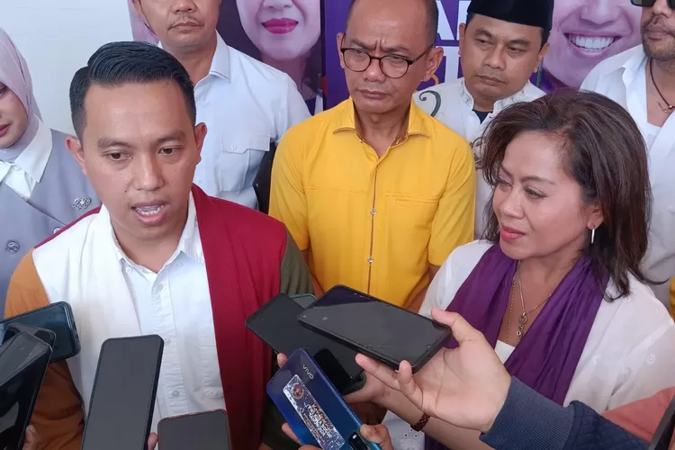 Pasangan calon Sendi Melli saat meresmikan posko baru pemenangan Pilkada Kota Bogor 2024 (Dok Metropolitan)