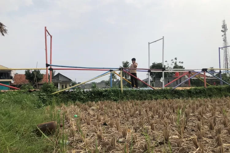 Imbas kemarau panjang, Taman Sempora Legok Cibinong terbengkalai (Erwin Gunawan)