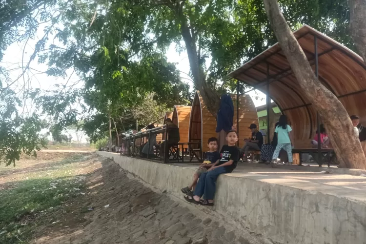 Destinasi wisata gratis, Situ Cakra Wijaya yang terletak di Desa Pangulah Utara, Kecamatan Kotabaru, Kabupaten Karawang. (Herman)