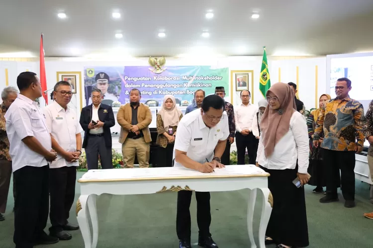 Penandatanganan Penguatan Kolaborasi Multistakeholder di Ruang Serbaguna 1 Setda Cibinong, Rabu, 18 September 2024. (Humas Pemkab Bogor)