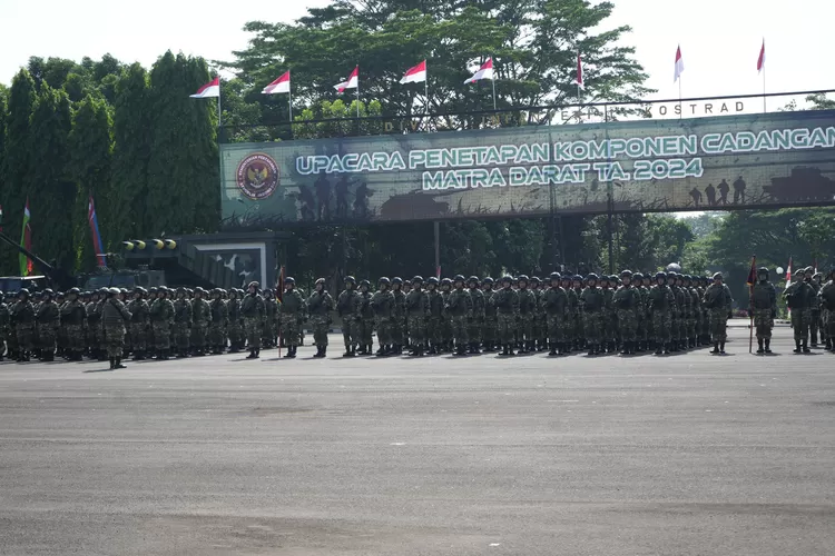 Upacara&nbsp;penetapan Komponen Cadangan (Komcad) Matra Darat tahun 2024 di Lapangan Upacara Divisi Infanteri 1 Kostrad, Depok, Rabu, 18 September 2024. (Humas Pemkab Bogor)