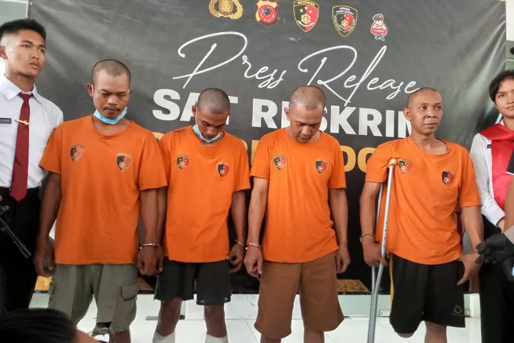 Polisi menangkap empat pelaku perampokan sadis yang terjadi di Cimayang, Pamijahan, Kabupaten Bogor. (Foto/Metropolitan.id/Erwin.)