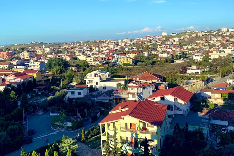  Albania berencana mendirikan sebuah negara mini berbasis Islam di dalam ibu kotanya, Tirana (X/@SDouble_Dee)