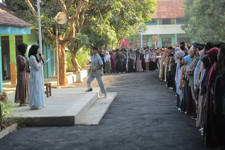 Maulid Nabi Muhammad SAW, SMPN 4 Kotabaru Kabupaten Karawang menggelar berbagai macam lomba yang bernuansa islami, seperti lomba MHQ dan lomba MTQ (Herman)