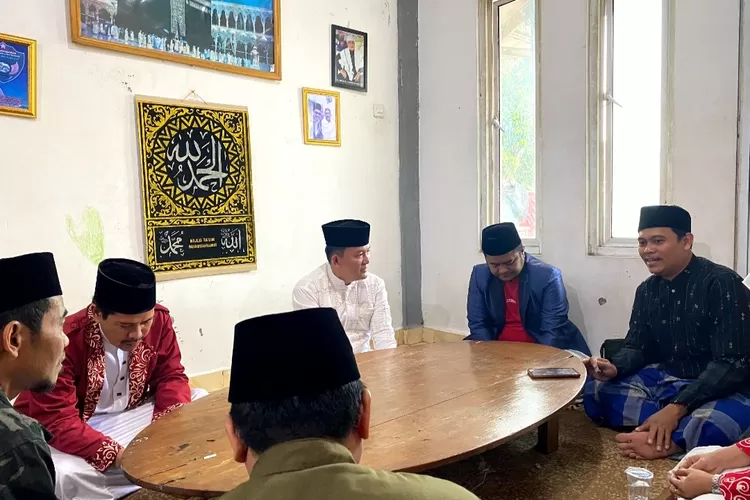 Calon Wali Kota Bogor nomor urut 5, Dokter Rayendra berdiskusi bersama para pengurus masjid. 