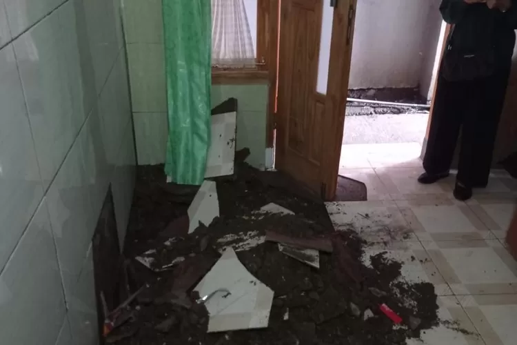 Ledakan septic tank terjadi pada Senin, 30 September 2024 di Kampung Leuwimalang, Desa Kopo, Kecamatan Cisarua, Kabupaten Bogor. (Polres Bogor)