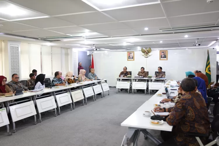 Rapat Koordinasi Pengendalian Inflasi secara virtual bersama Kementerian Dalam Negeri (Kemendagri) di Ruang Rapat 1 Setda Kabupaten Bogor, Rabu, 2 Oktober 2024. (Humas Pemkab Bogor)