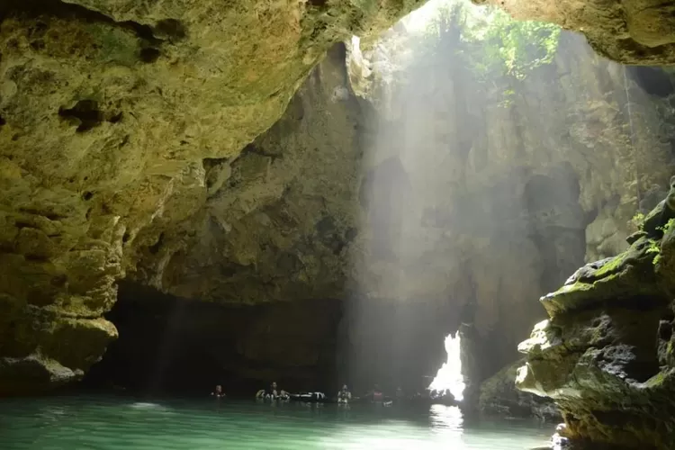 Salah satu temapt wisata di Jogja yang viral, Gua Pindul. (Instagram/@goapindul.id)