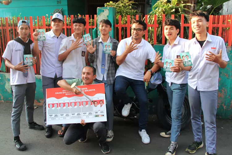 Calon Wakil Wali Kota Bogor, Eka Maulana saat kampanye Pilkada di kawasan Layungsari, Bogor Selatan. 