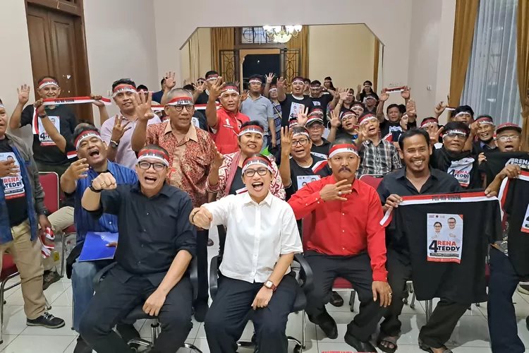 Deklarasi dukungan dari perantau asal Suku Batak untuk pasangan Rena Da Frina dan Teddy Risandi dalam memenangkan Pilkada 2024. (Doc. Tim Rena Da Frina)
