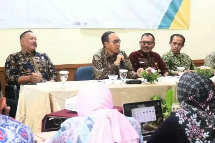 Sekda Kabupaten Sukabumi dalam rakor percepatan penurunan stunting (istimewa)