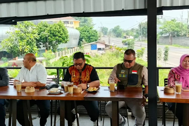 Acara coffee morning di Rumah Makan Mokopi, Jalan Lingkar Selatan.