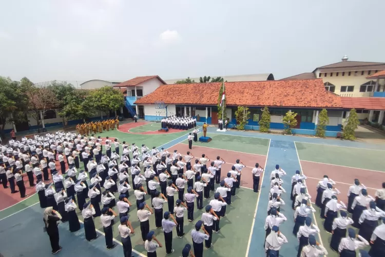 Disdikpora Kabupaten Karawang menggelar lomba upacara bendera untuk meningkatkan kualitas pendidikan karakter (ist)