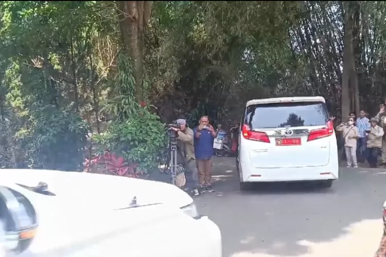 Mobil Prabowo Subuanto meninggalkan Padepokan Garuda Yaksa Hambalang, Bogor, saat hari kedua pembekalan calon wamen, Kamis, 17 Oktober 2024. (Ist)