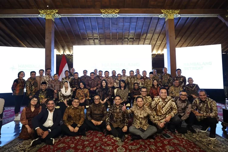 Prabowo Subianto foto bersama calon wamen saat pembekalan di Padepokan Garuda Yaksa Hambalang, Kabupaten Bogor, Kamis, 17 Oktober 2024. (Ist)