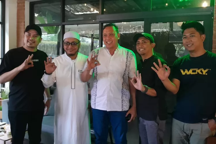 Di tengah kesibukan kampanye Pilkada Kota Bekasi 2024, Paslon RIDHO tetap menjalin silaturahmi dengan para ulama di Kota Bekasi (Dok pribadi)