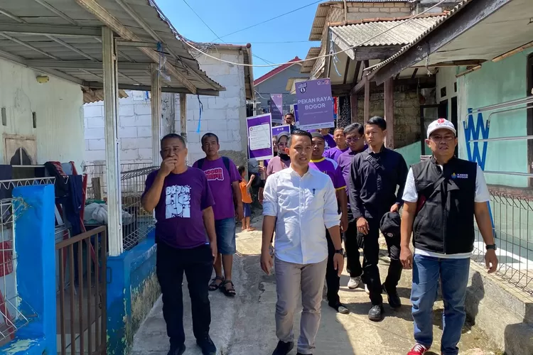 Calon Wali Kota Bogor Sendi Fardiansyah dengarkan aspirasi warga Pasir Jaya. Ia menegaskan bakal bereskan masalah infrastruktur dan sosial (Dok Metropolitan)