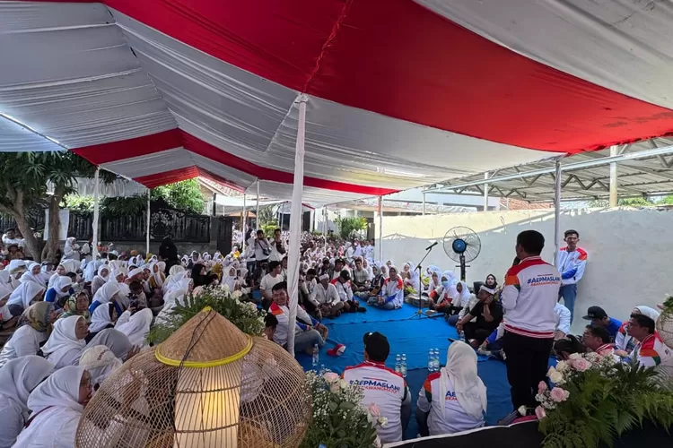 Calon Bupati Karawang nomor urut 2 Aep Syaepuloh melakukan kampanye tatap muka (Herman)