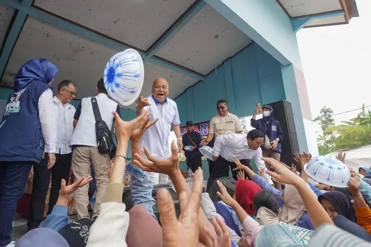 Ilham Habibie mengunjungi Pasar Desa Cinta Rakyat, Kabupaten Garut, Minggu, 20 Oktober 2024 (Ist)