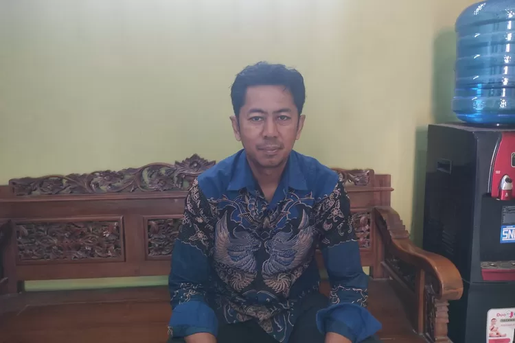 Sekretaris Desa Walahar Yoyon (Herman)