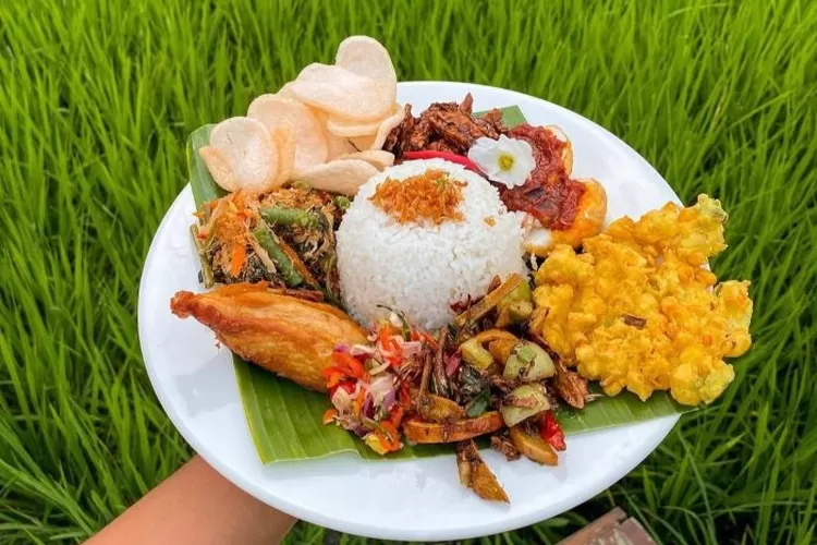 Yuk intip sederet tempat makan bernuansa alam di Bogor, cocok untuk menghabiskan waktu akhir pekan bersama keluarga (Instagram/@sawahsegarsentul)