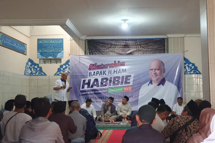 Cawagub Ilham Habibie saat melakukan  silaturahmi dengan para tokoh di Citeureup. (Billy/Radar Bogor)