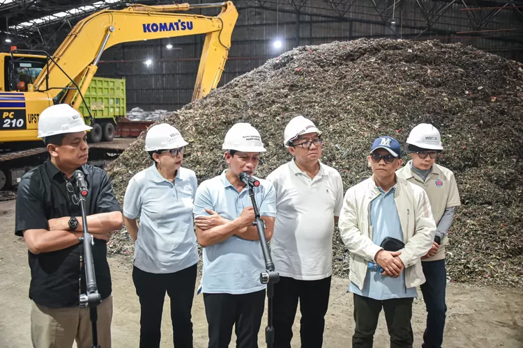 Menteri LH/BPLH Hanif Faisol langsung mengecek kondisi TPST Bantargebang usai mengikuti retreat Kabinet Merah Putih (Dok pribadi)