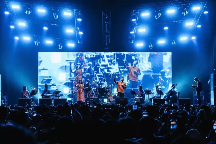 Duo indie legendaris Indonesia, Banda Neira akhir nya resmi comeback. (Instagram/@anandabadudu)