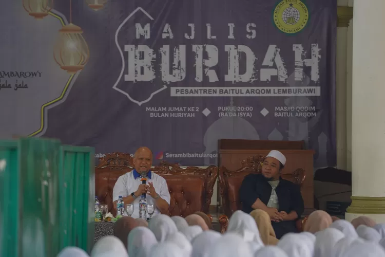 Bakal calon gubernur Jawa Barat Ilham Habibie mengunjungi Pesantren Baitul Aqrom di Bandung, Rabu, 30 Oktober 2024. (Ist)