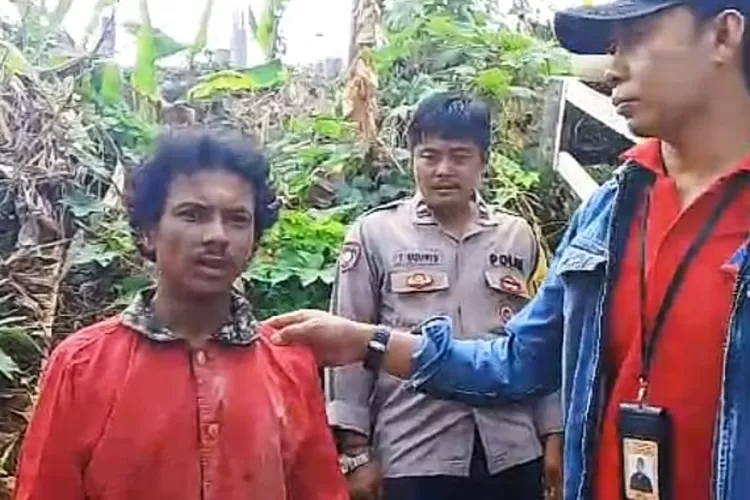 Pria diduga ODGJ yang bikin nyungsep mobil tangki PLTU di Palabuhanratu (Indra)