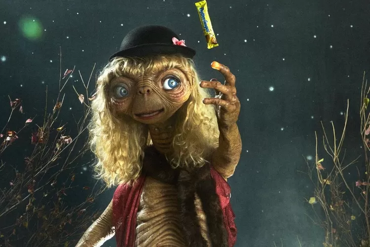 Heidi Klum bikin melongo dengan karakter ikonik alien ET. (Instagram/@heidiklum)