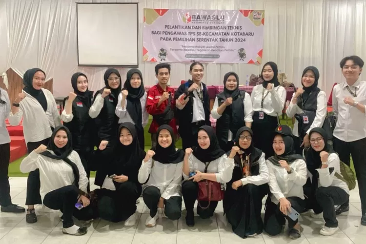 Bertugas untuk mengawal pelaksanaan Pilkada Karawang 2024, sebanyak 201 petugas Pengawas TPS (PTPS) se-Kecamatan Kotabaru resmi dilantik (Herman)