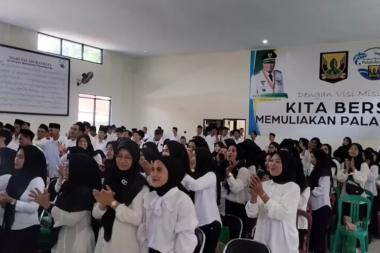 Resmi bertugas,  ratusan PTPS Palabuhanratu bakal menjalankan tanggung jawab mengawal Pilkada Kabupaten Sukabumi 2024 (Satiri)
