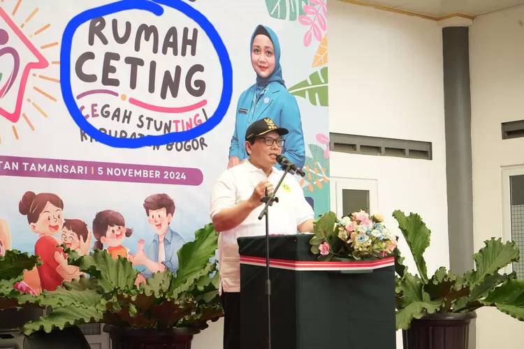Pj Bupati Bogor Bachril Bakri saat meresmikan Rumah Cegah Stunting di Kecamatan Tamansari, Kabupaten Bogor, Selasa, 5 November 2024. (Diskominfo)