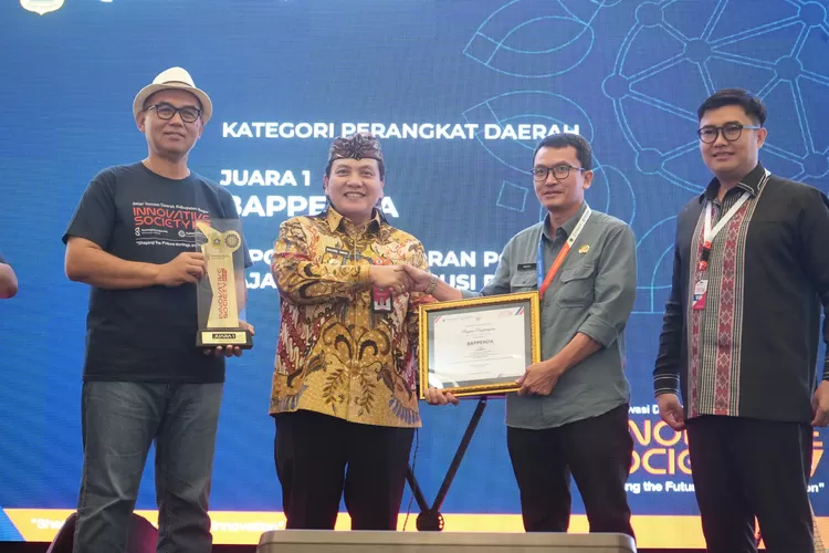 Bappenda Kabupaten Bogor meraih juara 1 dalam Gelar Inovasi Daerah Kabupaten Bogor tahun 2024 lewat inovasi Lapor Pak di CCM, Jumat, 8 November 2024. (Humas Kabupaten Bogor)