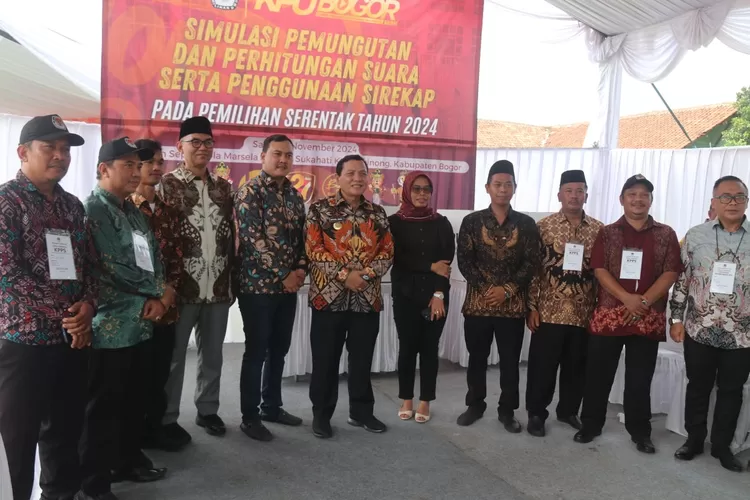 Simulasi pemungutan suara Pilkada 2024 di Lapang Sepak Bola Marsela Sukahati Cibinong, Kabupaten Bogor, Sabtu, 9 November 2024. (Diskominfo)