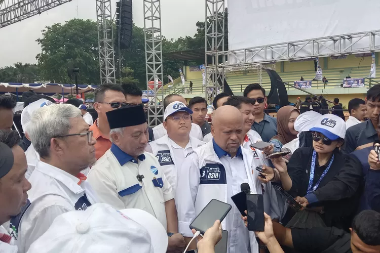 Pasangan Cagub dan Cawagub Jabar Ahmad Syaikhu - Ilham Habibie (Asih) saat kampanye rapat umum di lapangan Multiguna, Kota Bekasi, Minggu, 10 November 2024. (Ist)