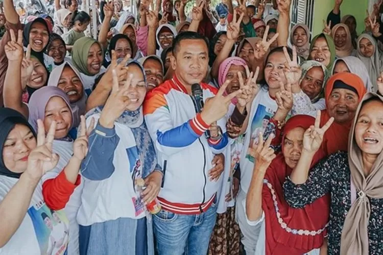 Para kaum perempuan di Kabupaten Karawang diajak untuk memilih paslon Aep Maslani di Pilkada Karawang (Herman)