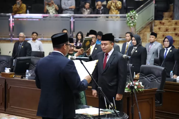 Pelantikan Agus Salim sebagai anggota DPRD Kabupaten Bogor di Ruang Rapat Paripurna DPRD Kabupaten Bogor, Selasa, 12 November 2024 (Diskominfo)